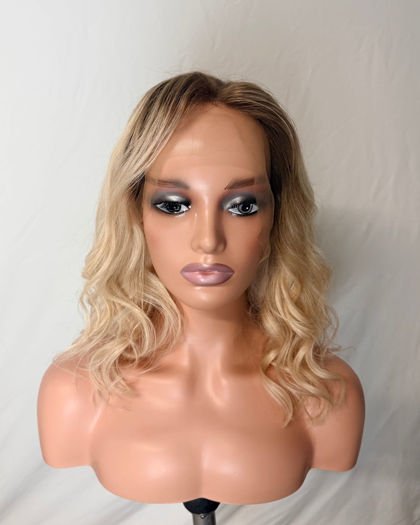 Willow – Wavy Wig, Blonde Balayage