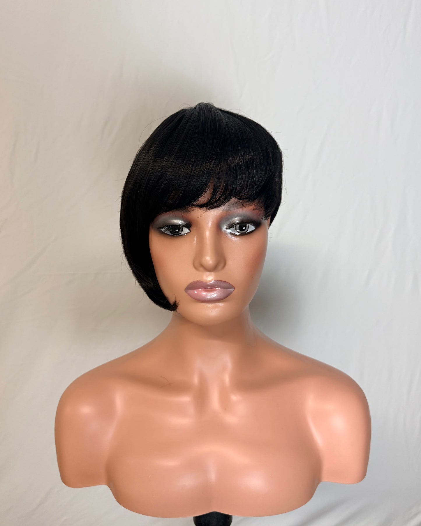 Ivy – Sleek Bob Wig with Fringe, Black