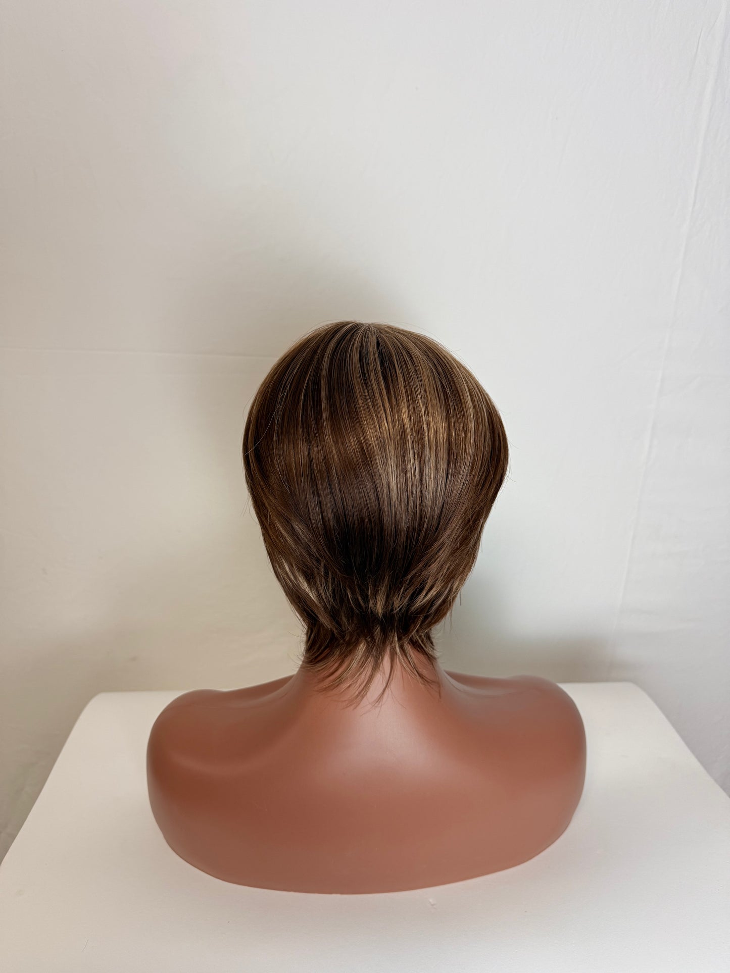 Short Pixie Cut Wig – Ash Brown with Blonde Highlights (Synthetic)